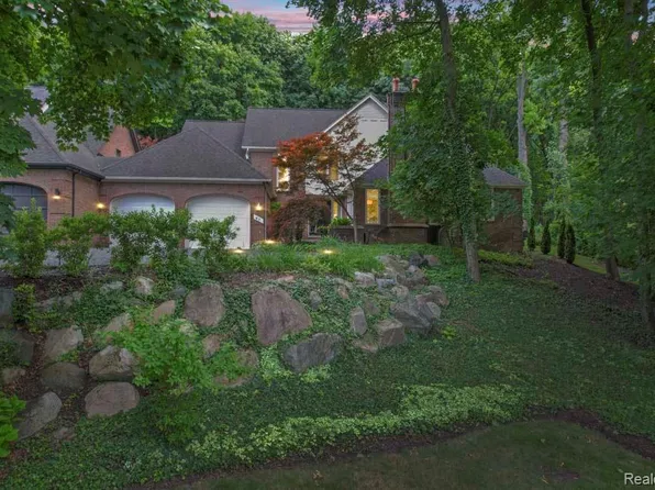 41 Vaughan Ridge Rd, Bloomfield Hills, MI 48304