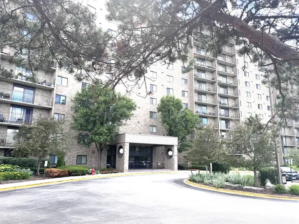 6340 Americana Dr APT 614, Willowbrook, IL 60527