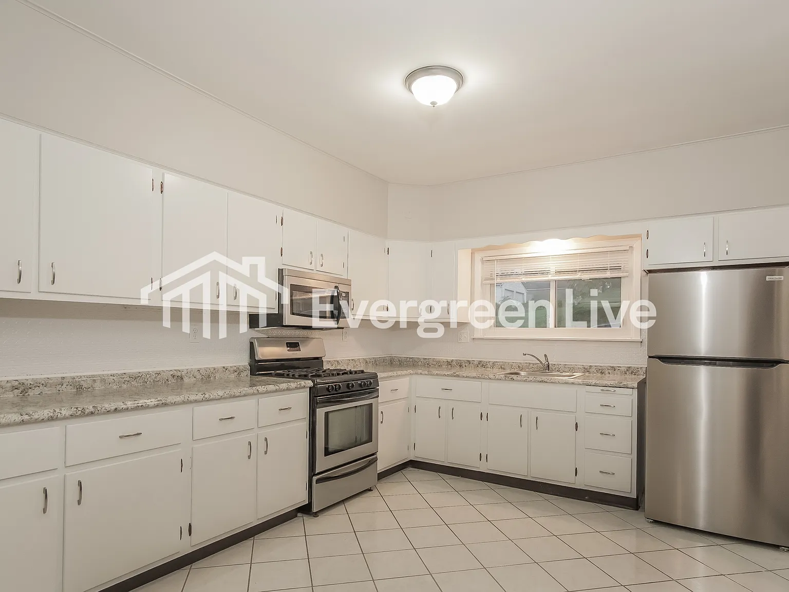 3 bed, 3.0 bath, 1550 sqft, $1,645 — Photo 4