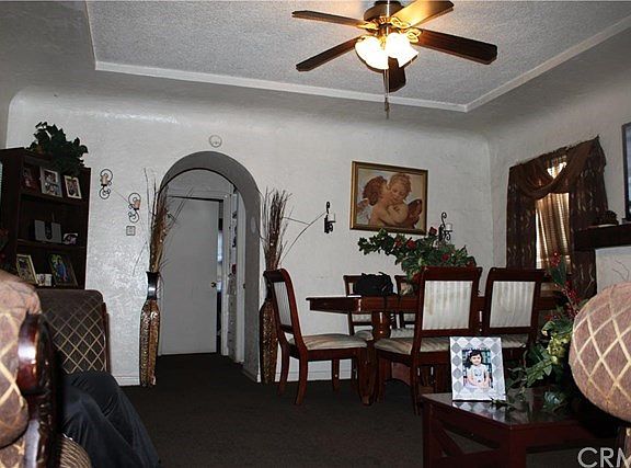 FRONT UNIT- LIVING ROOM