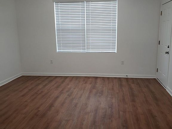 5th image of 1070 Poplar Ave
