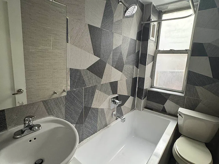 2228 Amsterdam Ave #2B — Photo 7