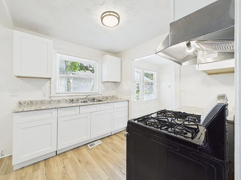 7131 Olive St — Photo 9