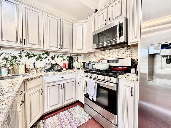 5th image of 205-2 Harvard St #3