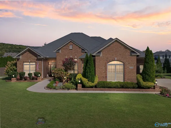 2725 Natures Trl, Owens Cross Roads, AL 35763