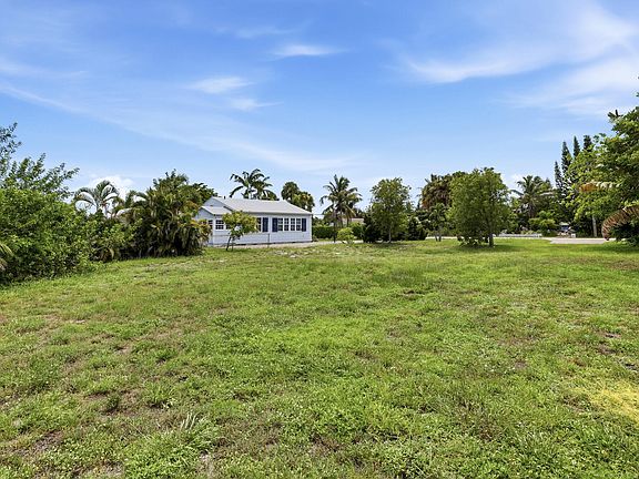 4th image of 233 S SWINTON Avenue