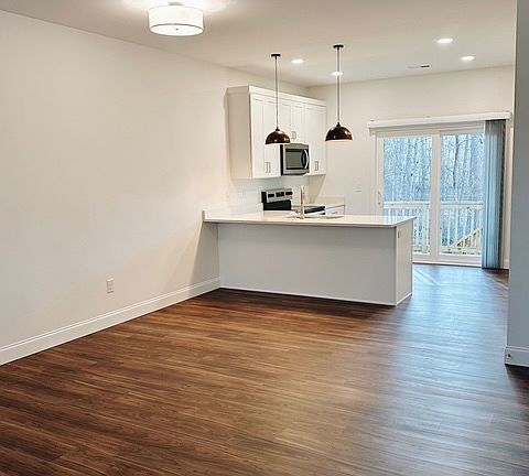 5th image of 132 Lakeside Dr