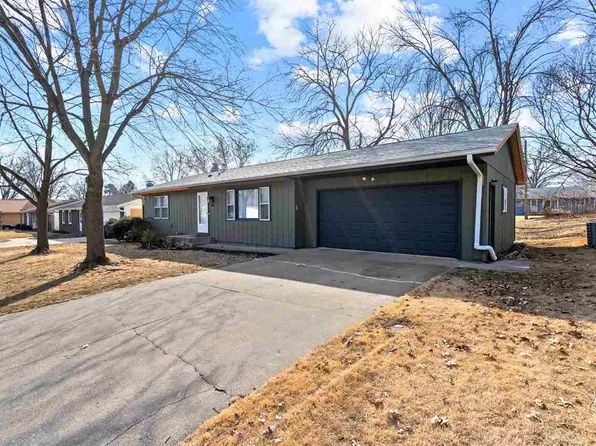 135 Ravencrest Dr, Iowa City, IA 52245