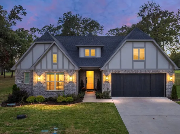 219 Saint Andrews Dr, Mabank, TX 75156