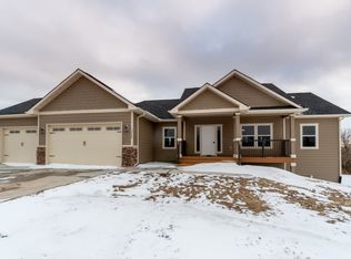12488 Woodland Ln, Watford City, ND 58854