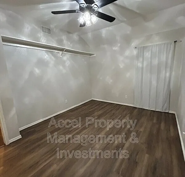 214 W 17th St — Photo 18