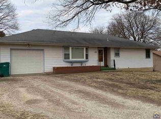 124 E Chase Ave, Burlingame, KS 66413