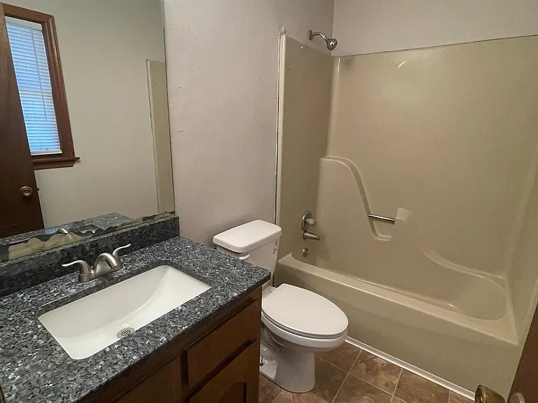 817 Robin Hood Trl — Photo 44