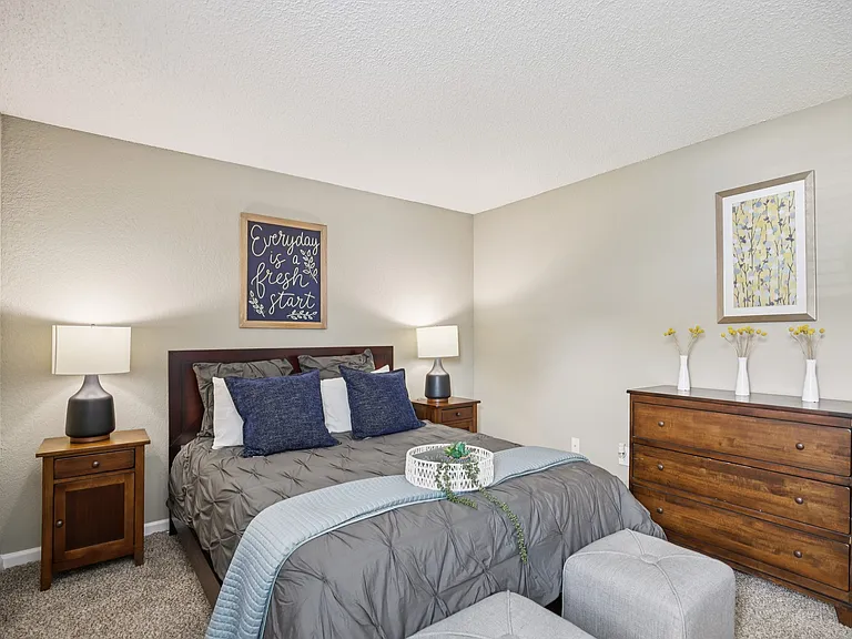 Large primary bedroom.