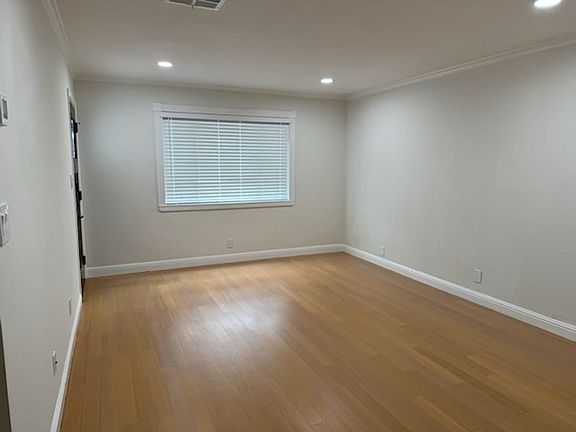3rd image of 1121 Miller Ave
