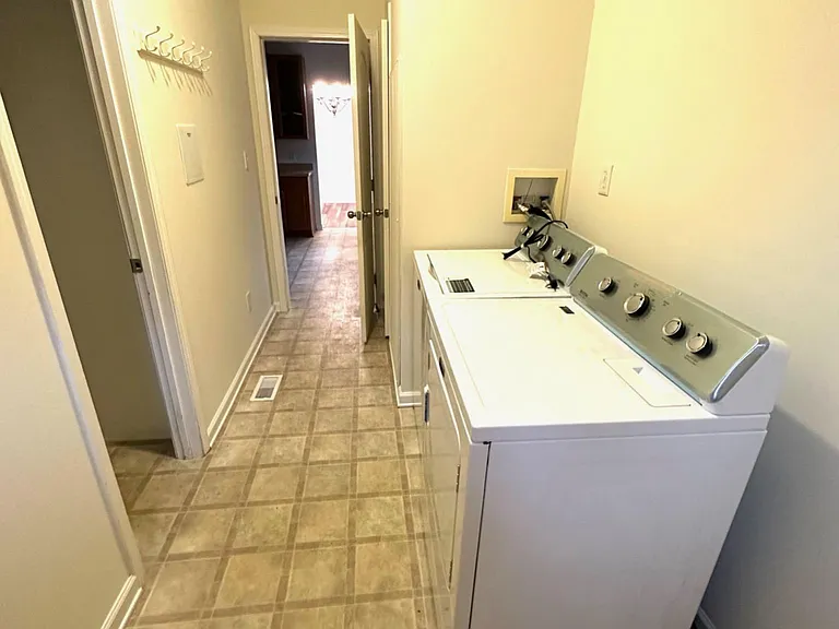 205 Shelton St — Photo 25