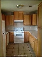 5th image of 927 Willow Pond St