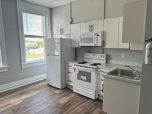 3rd image of 10 N Desoto Ave #3