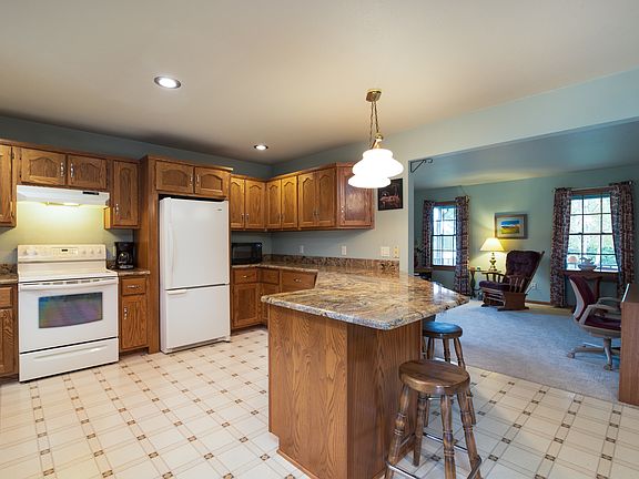 5th image of 2508 Riverdale Ave