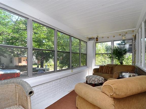 4th image of 619 Gladstone Dr SE
