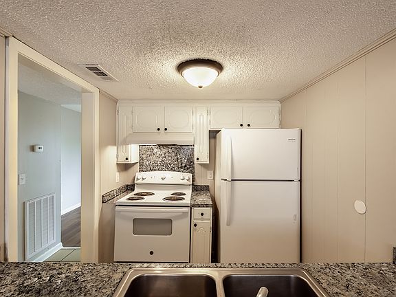 3rd image of 202 Plaza Dr #11