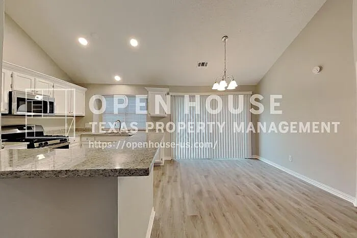 8018 Blackfin Dr — Photo 8