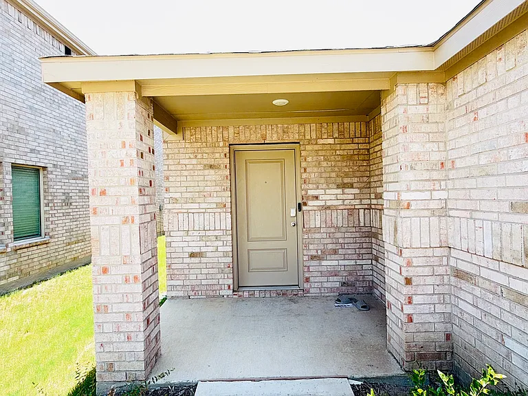217 Adelina Dr — Photo 4