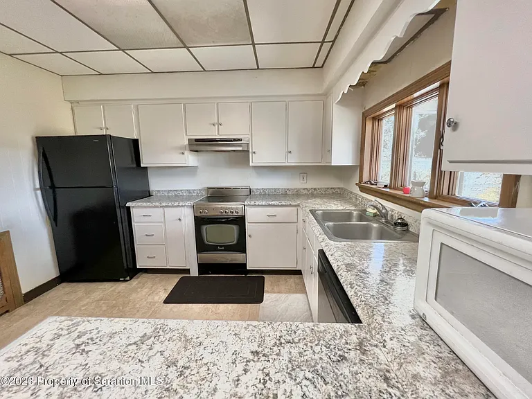 608 Taylor Ave — Photo 11