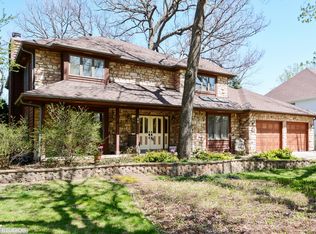 44 Walnut Cir, Sugar Grove, IL 60554