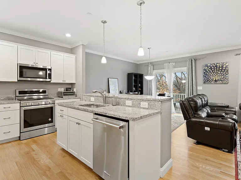 100 Baldwin Ave #7 — Photo 17