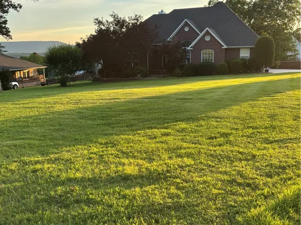 330 Treaty Line Dr, Russellville, AR 72802