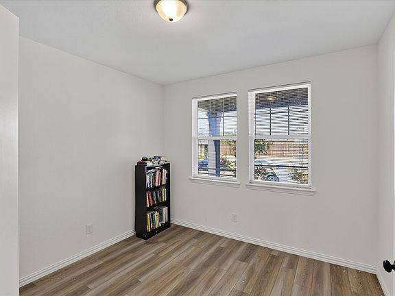 4th image of 2125 Sunnymede Dr