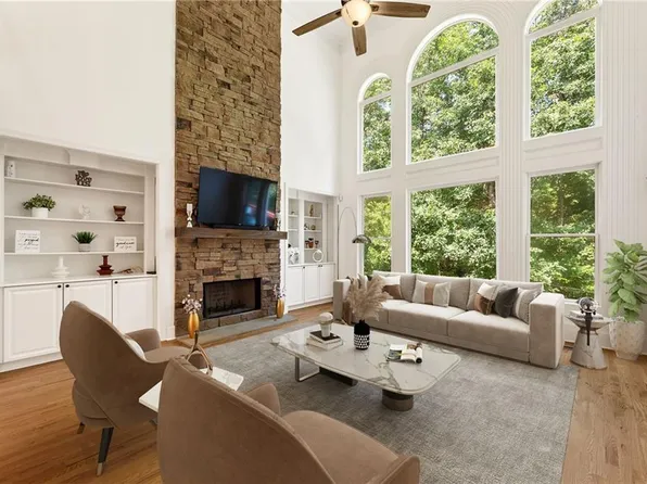 1105 River Laurel Dr, Suwanee, GA 30024