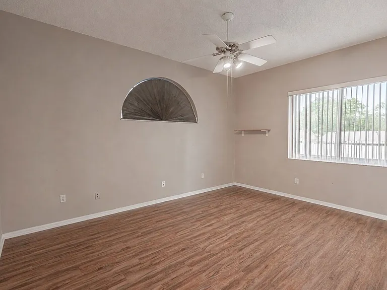 10435 Crestfield Dr — Photo 22