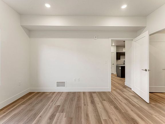3rd image of 302 S Divario Canyon Dr #956d088a8