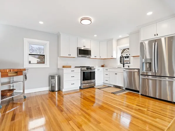 12 Donegal Ln, Danvers, MA 01923