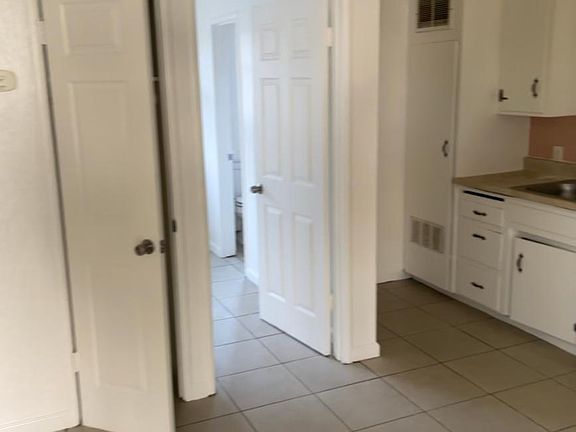 2nd image of 816 Broadway Ave