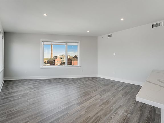 5th image of 658 Grand St #303