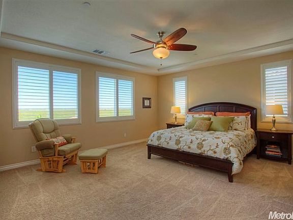 5th image of 208 Plowman Ct