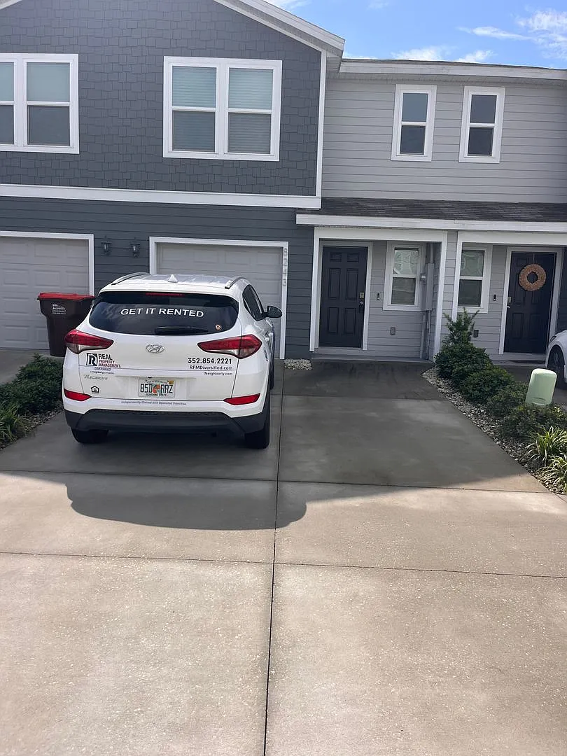 Beautiful Townhome Community Close to Everything! These go quick. — Photo 3