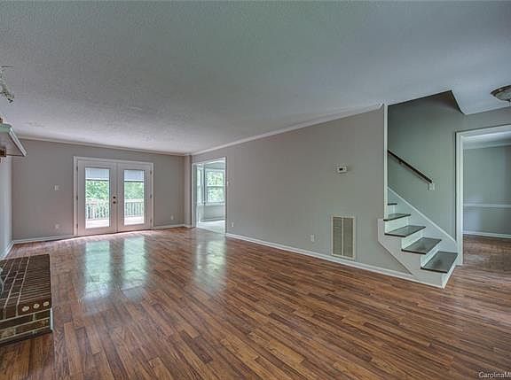 5th image of 431 Holly Dr