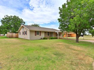 704 NW Avenue H, Hamlin, TX 79520