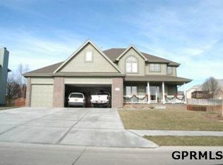 404 Elk Rdg, Papillion, NE 68046