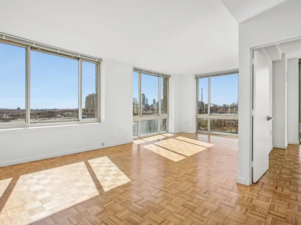 888 Main Street image 6 of 40