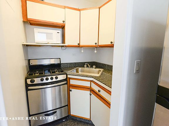 4th image of 225 E 46th St #9B1
