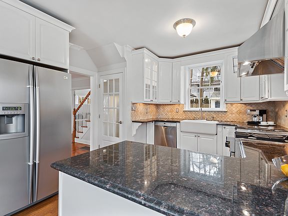 5th image of 20 Cambridge Ct