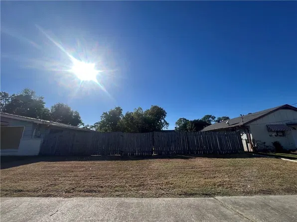 4922 Sandalwood St, New Orleans, LA 70127