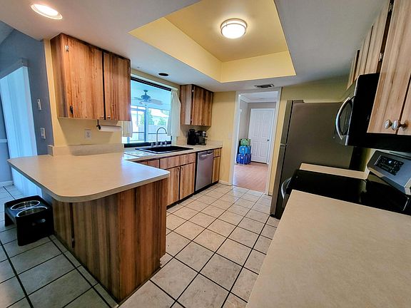 3rd image of 102 SW Fairchild Avenue