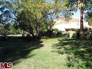 1st image of 22620 Calvert St