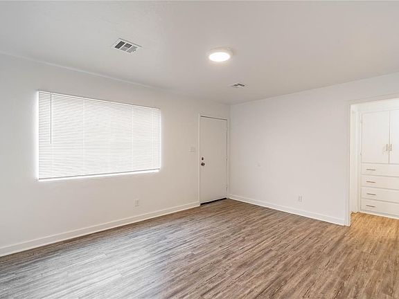 4th image of 4728 SE 24th St